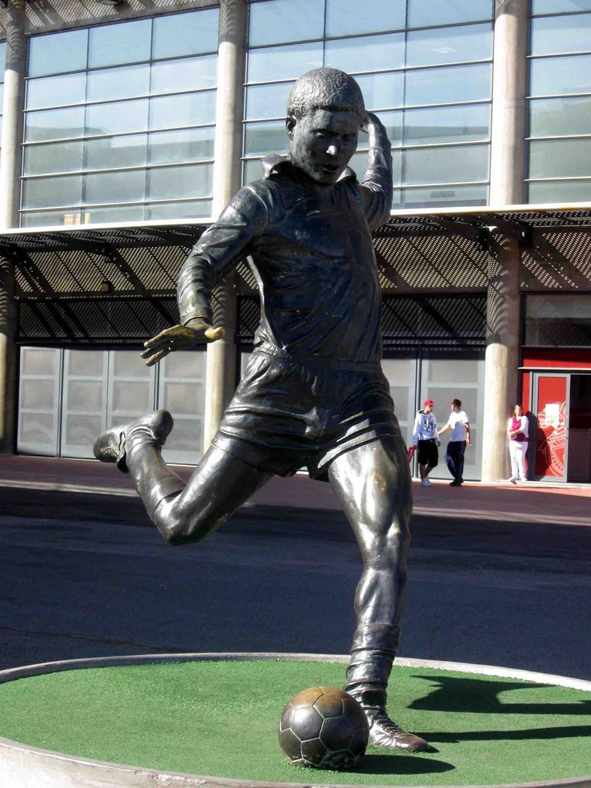 Statue of Eusébio in front of Estadio da Luz