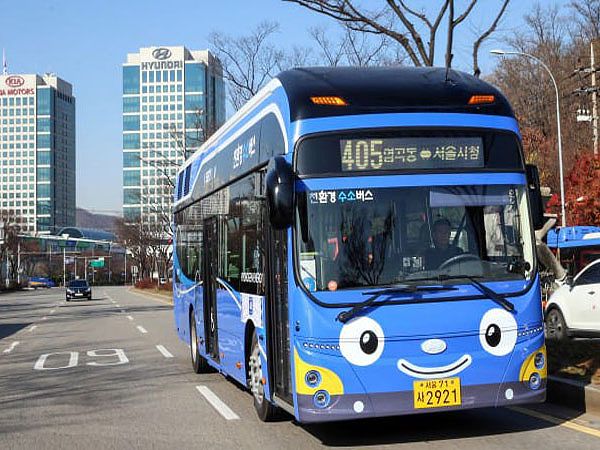 Bus adalah salah satu sarana transportasi umum yang paling umum di Hàn Quốc.