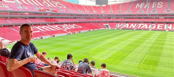 Hình ảnh bên trong sân vận động Benfica, nhìn ra sân cỏ