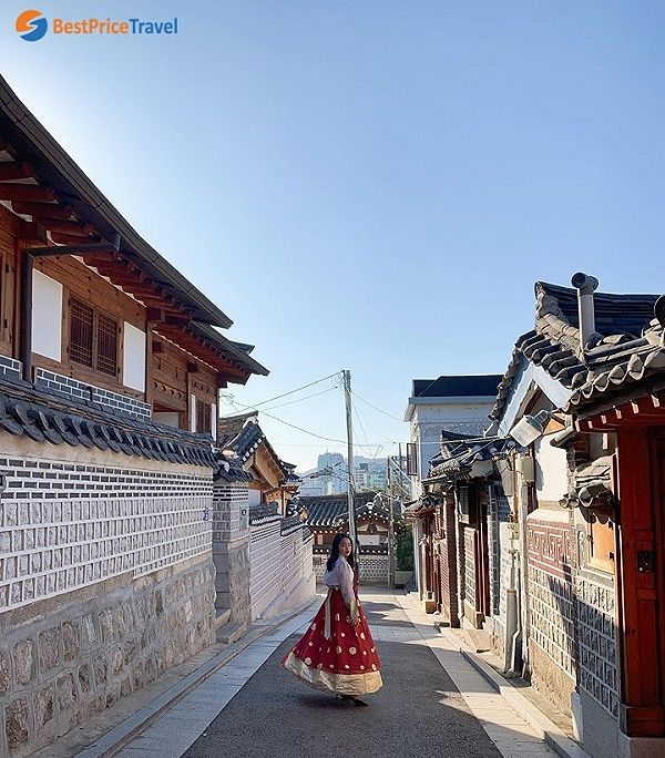 Mengalami keindahan dan budaya di Bukchon Hanok Village.