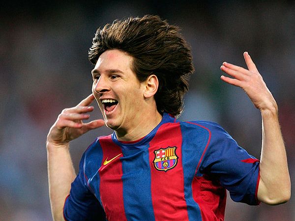 Messi bắt đầu thi đấu chính thức từ năm 17 tuổi