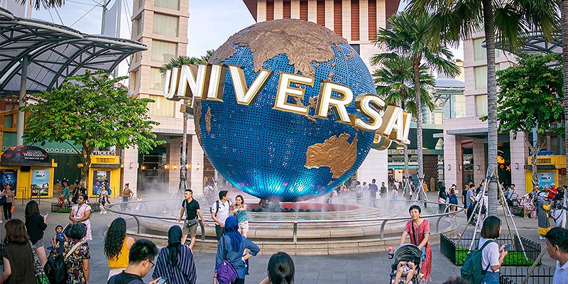 Universal Studios Singapore di pulau Sentosa - surga bagi kegembiraan.