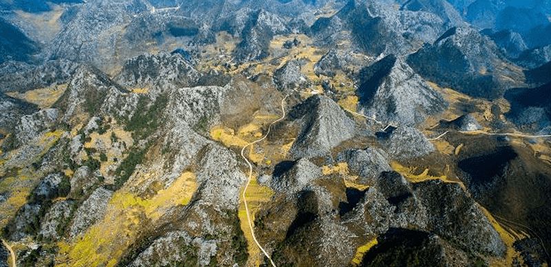 Cao nguyên đá Đồng Văn, một công viên địa chất toàn cầu ở Hà Giang.