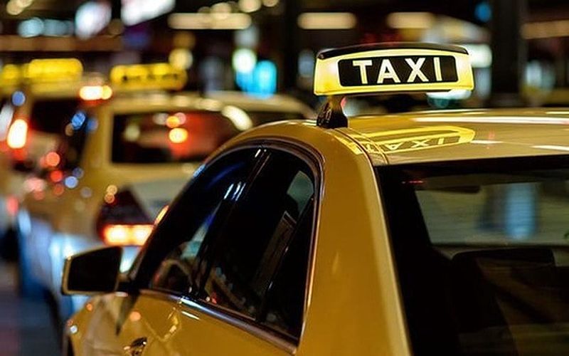 Hình ảnh taxi tại Hà Giang, phương tiện di chuyển tiện lợi cho du khách.