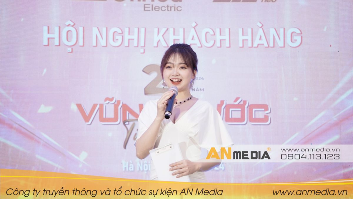 MC Trang Anh AN Media trong chương trình Hội nghị Khách hàng.