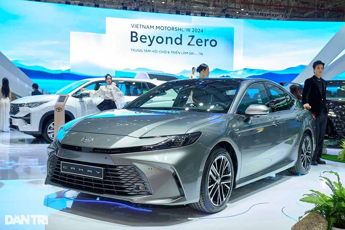 Giá lăn bánh dự kiến của Toyota Camry 2024